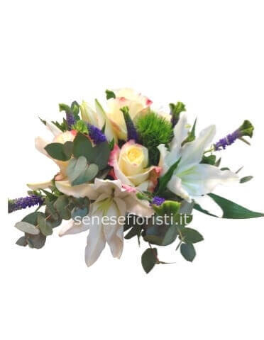 Centrotavola con rose e lilium a partire da