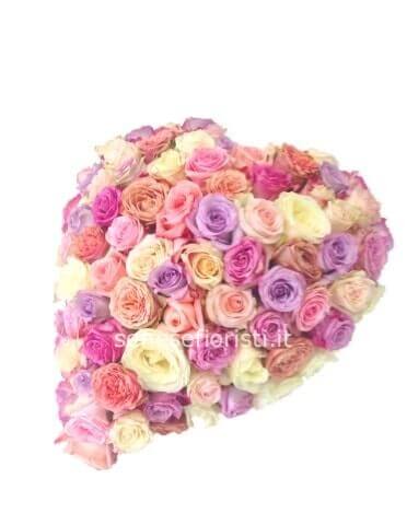 Cuore di rose assortiti a partire da